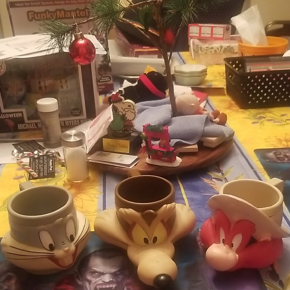 Warner Bros. Character Mugs - Gray, Brown, Red